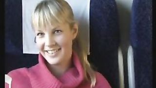 Королевский минет в поезде за деньги от студентки с хвостиком